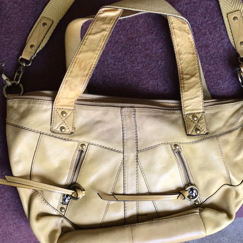 Fossil yellow 🍋 leather purse!